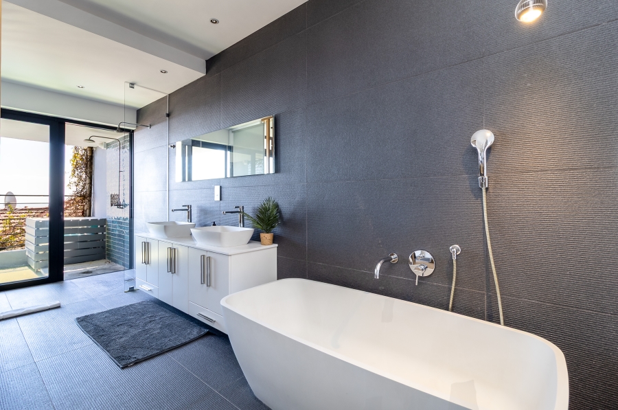 To Let 3 Bedroom Property for Rent in Green Point Western Cape